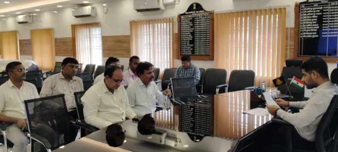 बंदरझूला के आदिवासी टोले में शत-प्रतिशत पात्र परिवारों को मिलेगा सुअर पालन योजना का लाभ