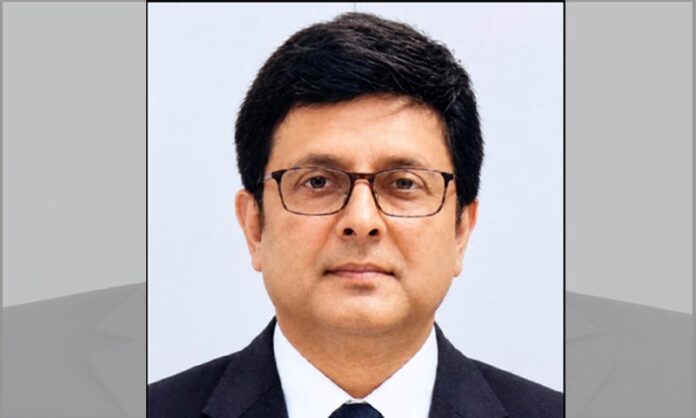 असमः नगांव लोकसभा उप चुनाव से विजयी भाजपा उम्मीदवार देवाशीष शर्मा। फाइल फोटो असमः नगांव लोकसभा उप चुनाव से विजयी भाजपा उम्मीदवार देवाशीष शर्मा। फाइल फोटो