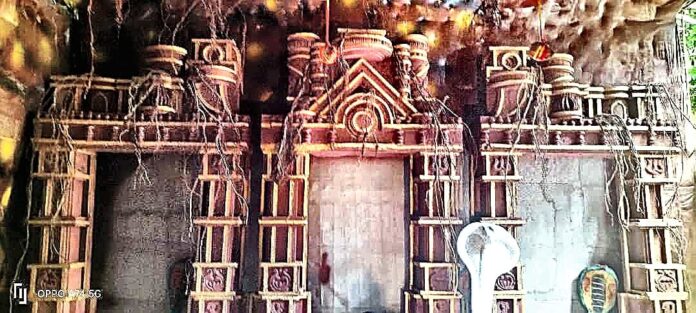 दुर्गा पूजा पंडाल से संबंधित अन्य छाया चित्र दुर्गा पूजा पंडाल से संबंधित अन्य छाया चित्र