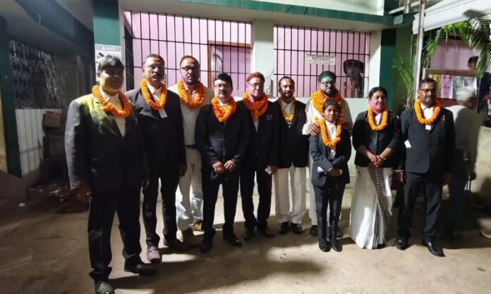 चाईबासा बार एसोसिएशन चुनाव में विजयी अधिवक्ता चाईबासा बार एसोसिएशन चुनाव में विजयी अधिवक्ता