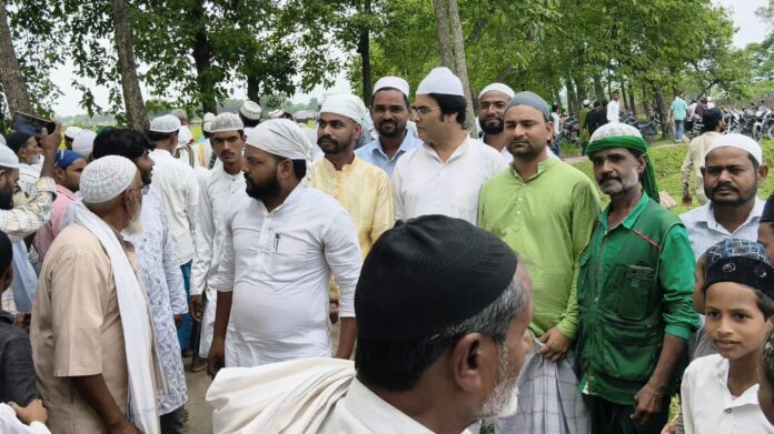 अररिया फोटो:जनाजे में शामिल प्रमुख अररिया फोटो:जनाजे में शामिल प्रमुख