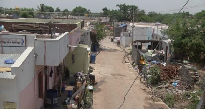 हथलागेरी गाँव का एक दृश्य, जहाँ कोई बहुमंज़िला घर नहीं हैं।