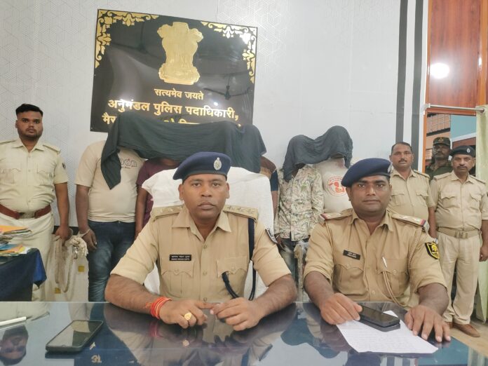 प्रेस वार्ता में जानकारी देते एसडीपीओ