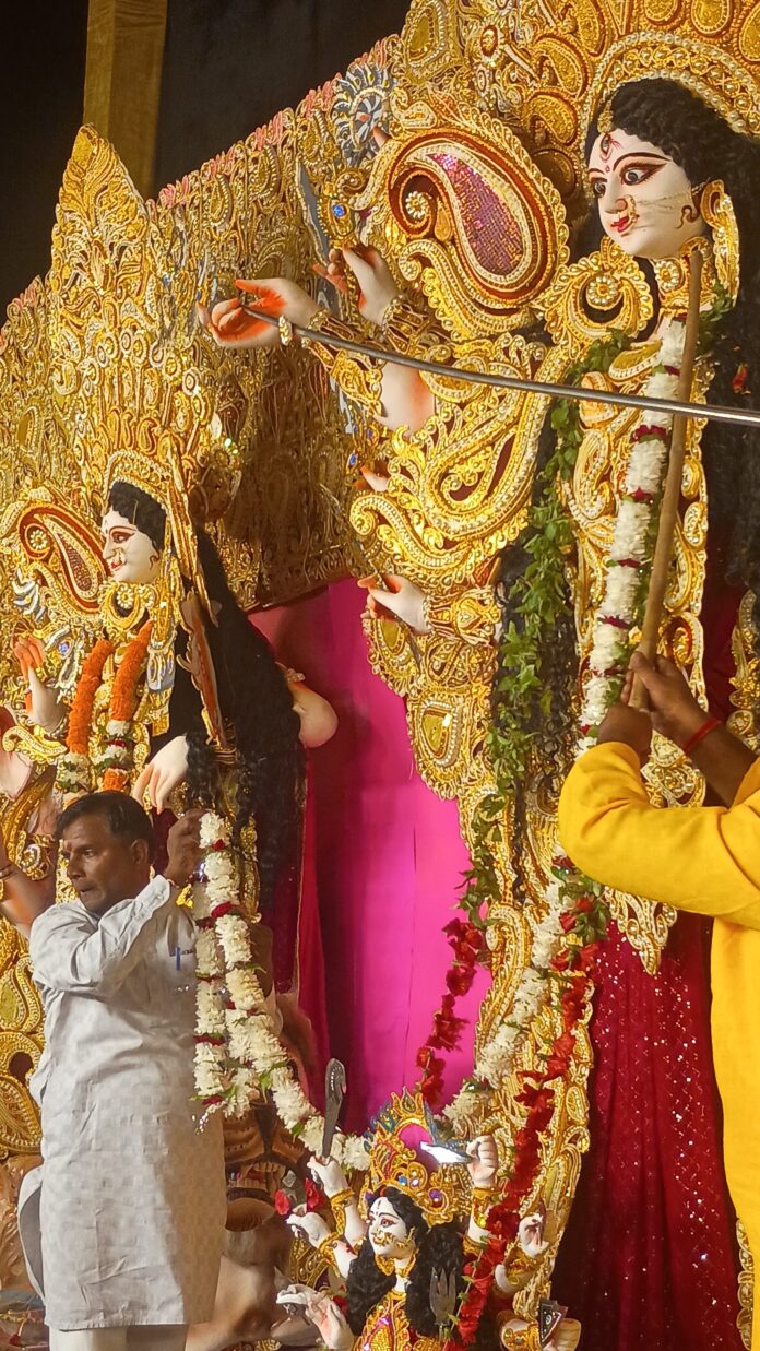 मां दुर्गा का मुख खुला मां दुर्गा का मुख खुला