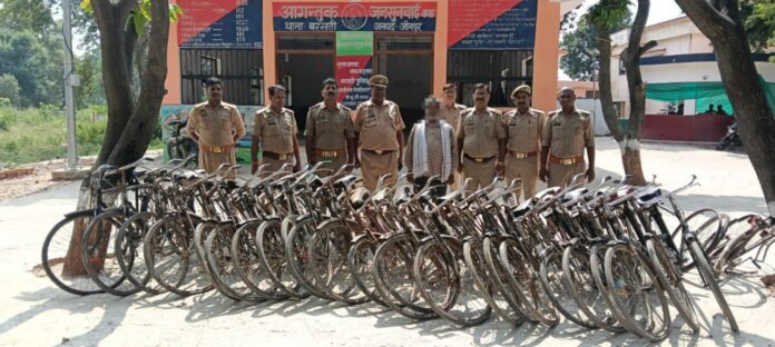 चोरी के आरोप में पुलिस ने आरोपी को किया गिरफ्तार चोरी के आरोप में पुलिस ने आरोपी को किया गिरफ्तार