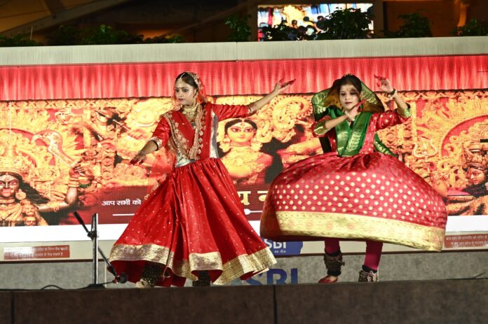 शारदीय नवरात्रि के दूसरे दिन काशी विश्वनाथ धाम में सांस्कृतिक संध्या शारदीय नवरात्रि के दूसरे दिन काशी विश्वनाथ धाम में सांस्कृतिक संध्या