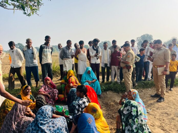 फोटो। घटना स्थल पर रोते बिलखते परिजन फोटो। घटना स्थल पर रोते बिलखते परिजन