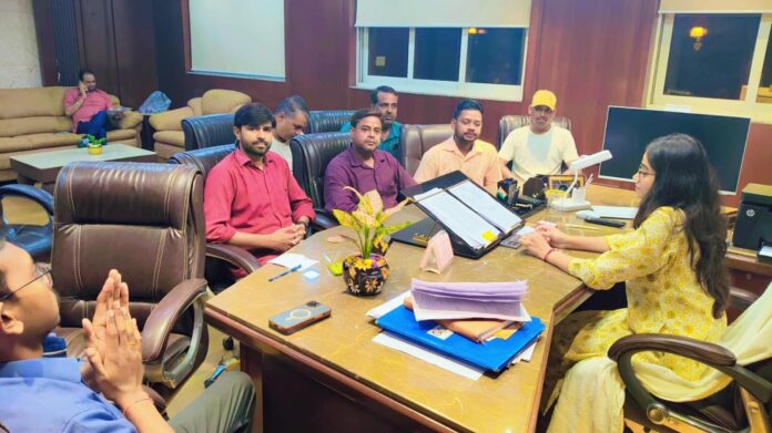 पेयजल विक्रेता संघ की नगर आयुक्त के साथ बैठक पेयजल विक्रेता संघ की नगर आयुक्त के साथ बैठक