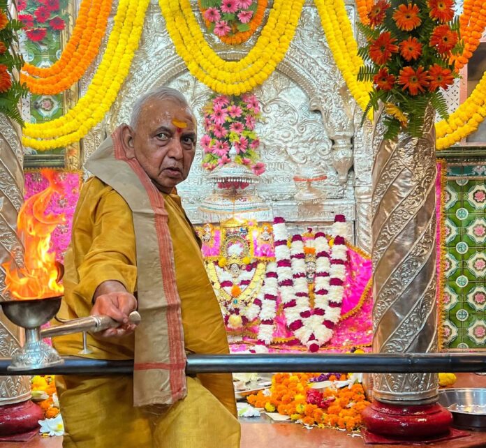शारदीय नवरात्र के चौथे दिन बुधवार को शक्तिपीठ मां कल्याणी देवी मंदिर में मां कूष्मांडा के भव्य श्रृंगार के दर्शन का छाया चित्र शारदीय नवरात्र के चौथे दिन बुधवार को शक्तिपीठ मां कल्याणी देवी मंदिर में मां कूष्मांडा के भव्य श्रृंगार के दर्शन का छाया चित्र