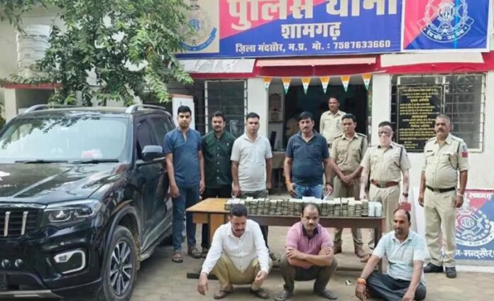 बिना नंबर की कार से 1.29 करोड़ रुपये कैश बरामदी के मामले का खुलासा करते हुए पुलिस