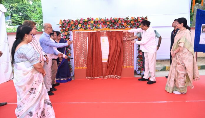 राज्यपाल ने लोकभवन में 144 आवासीय क्वार्टरों के निर्माण की रखी आधारशिला राज्यपाल ने लोकभवन में 144 आवासीय क्वार्टरों के निर्माण की रखी आधारशिला