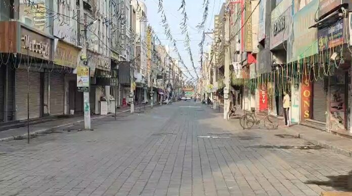पंजाब बंद के दाैरान मार्केट में पसरा सन्नाटा