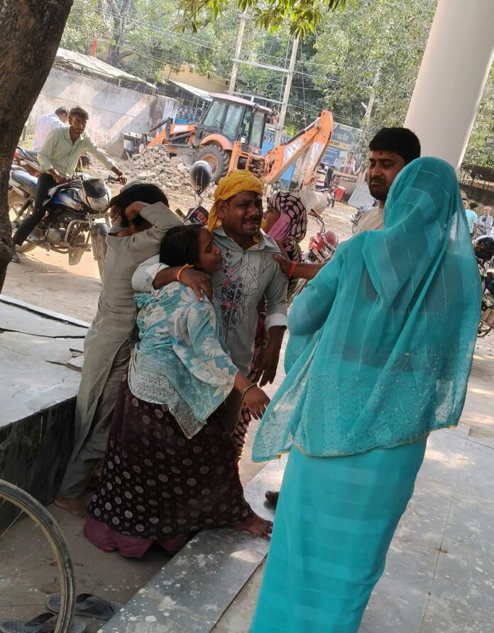 घटना के बाद बिलखते परिजन घटना के बाद बिलखते परिजन