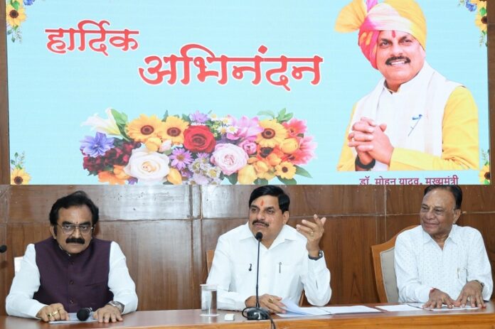 अभिनंदन कार्यक्रम को संबोधित करते हुए मुख्यमंत्री