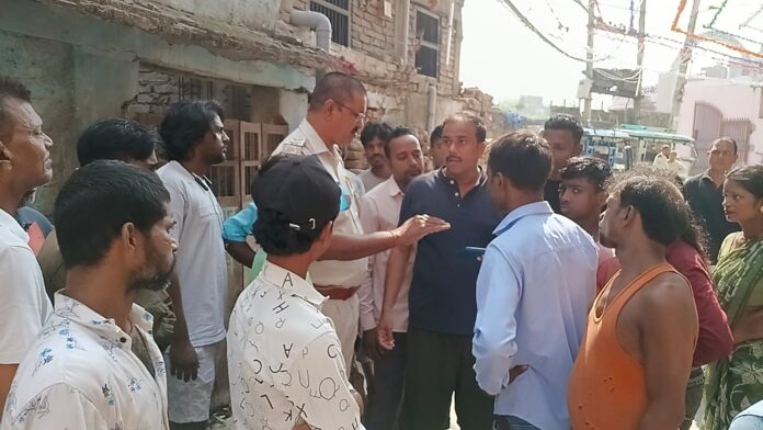 घटना की सूचना मिलते ही मौके पर पहुंची नगर थाने की पुलिस घटना की सूचना मिलते ही मौके पर पहुंची नगर थाने की पुलिस
