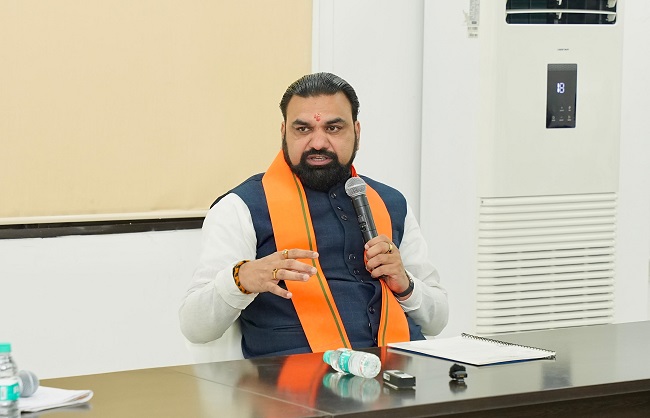 मुख्यमंत्री सम्राट चौधरी अपने कार्यालय कक्ष में संवाद के दौरान मुख्यमंत्री सम्राट चौधरी अपने कार्यालय कक्ष में संवाद के दौरान