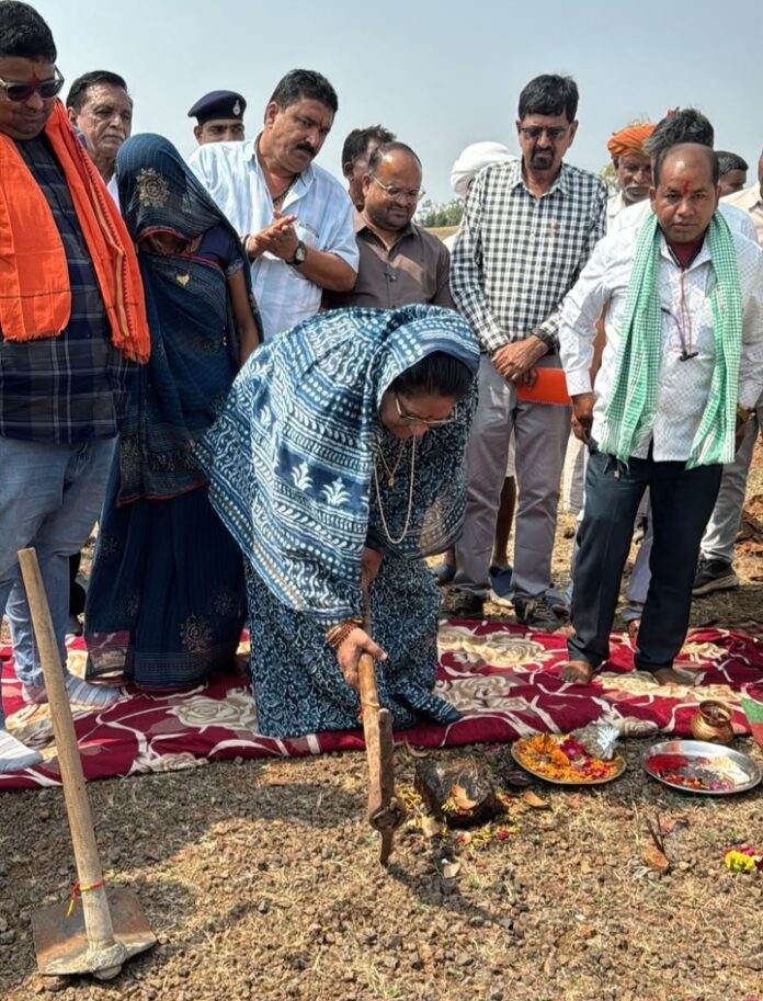 भूमि पूजन निर्मला भूरिया भूमि पूजन निर्मला भूरिया