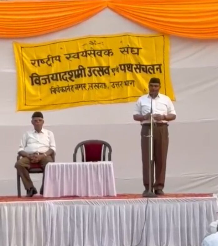 स्वयंसेवकों को संबोधित करते क्षेत्र प्रचार प्रमुख सुभाष