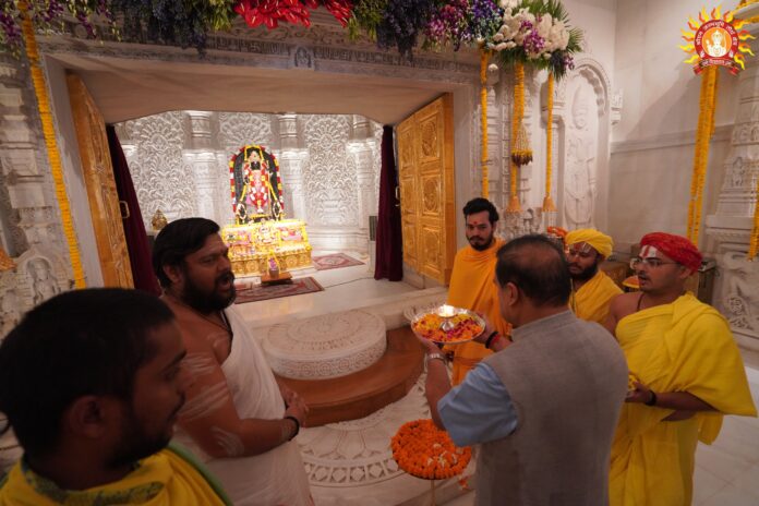 असम के मुख्यमंत्री हिमंत बिस्वा सरमा राम मंदिर में