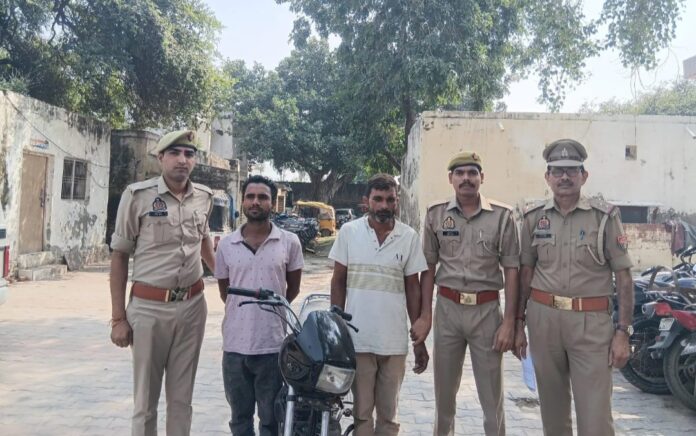 हाथरस गेट पुलिस और एंटी थेफ्ट टीम की बड़ी कार्रवाई, चोरी की बाइक समेत दो आरोपी गिरफ्तार हाथरस गेट पुलिस और एंटी थेफ्ट टीम की बड़ी कार्रवाई, चोरी की बाइक समेत दो आरोपी गिरफ्तार