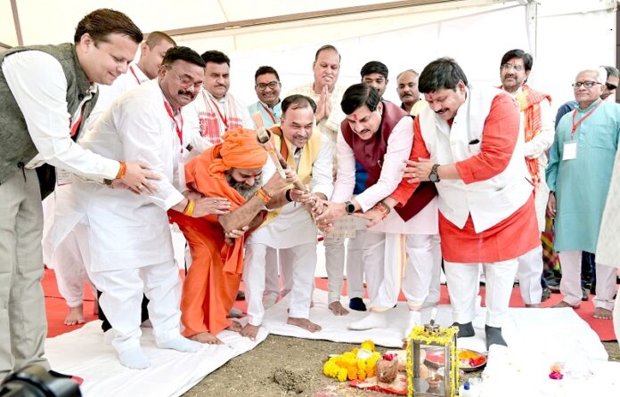 मुख्यमंत्री ने मानव बाल कल्याण समिति के महाकालपुरम प्रकल्प का किया भूमिपूजन मुख्यमंत्री ने मानव बाल कल्याण समिति के महाकालपुरम प्रकल्प का किया भूमिपूजन