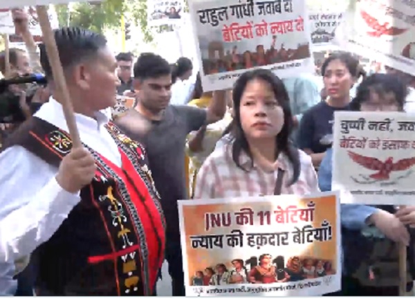 पूर्वोत्तर की भाजपा कार्यकर्ताओं का कांग्रेस मुख्यालय की ओर मार्च। पूर्वोत्तर की भाजपा कार्यकर्ताओं का कांग्रेस मुख्यालय की ओर मार्च।