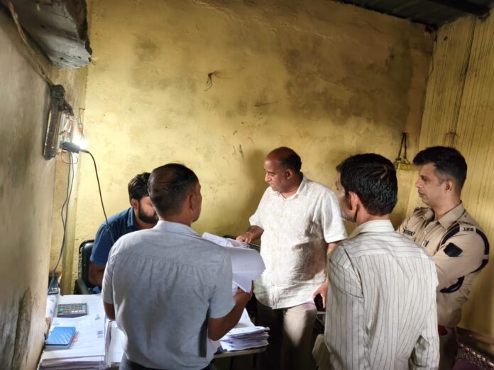 मार्केटिंग सोसायटी में औचक निरीक्षण