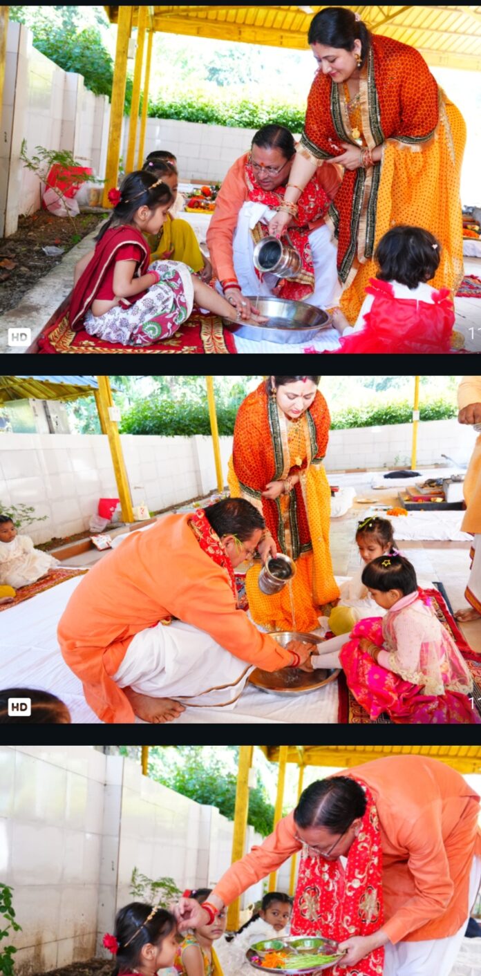 मुख्यमंत्री पुष्कर सिंह धामी कन्या पूजन करते हुए।