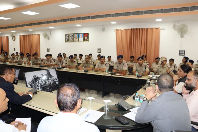 मंडल रेल प्रबंधक विनीता श्रीवास्तव की अध्यक्षता में संपन्न होती आरपीएफ एवं वाणिज्य विभाग की संयुक्त बैठक। मंडल रेल प्रबंधक विनीता श्रीवास्तव की अध्यक्षता में संपन्न होती आरपीएफ एवं वाणिज्य विभाग की संयुक्त बैठक।