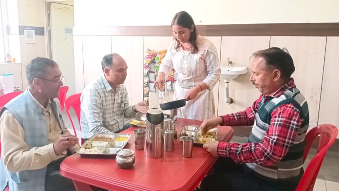 आरती को मिला आर्थिक संबल।