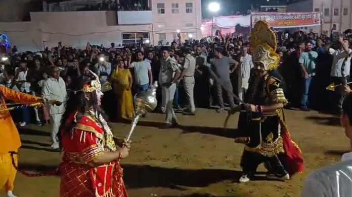 नूंह में विजय दशमी के अवसर पर रावण के पुतले का दहन करते हुए।