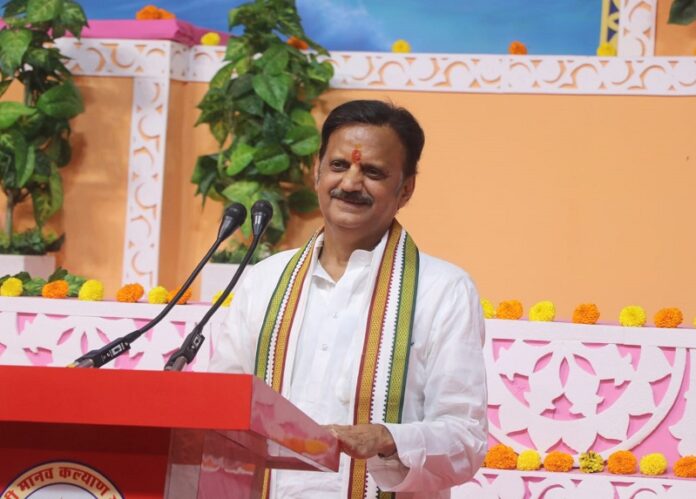 व्यौहारी के पंच ज्योति शक्ति तीर्थ धाम में आयोजित शिविर को संबोधित करते हुए उप मुख्यमंत्री शुक्ल व्यौहारी के पंच ज्योति शक्ति तीर्थ धाम में आयोजित शिविर को संबोधित करते हुए उप मुख्यमंत्री शुक्ल