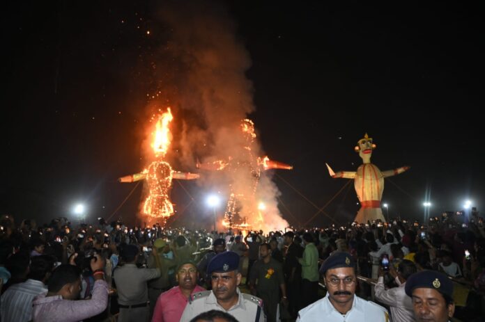 बरेका में रावण का पुतला दहन