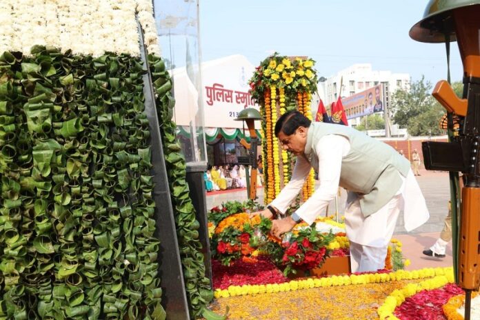 शहीद स्मारक, लाल परेड ग्राउंड में पुलिस स्मृति दिवस समारोह में शहीदों को नमन करते हुए मुख्यमंत्री