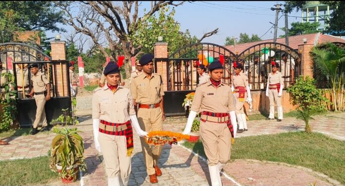 सारण में पुलिस स्मृति दिवस पर वीरगति प्राप्त करने वाले पुलिसकर्मियों को दी गई श्रद्धांजलि सारण में पुलिस स्मृति दिवस पर वीरगति प्राप्त करने वाले पुलिसकर्मियों को दी गई श्रद्धांजलि