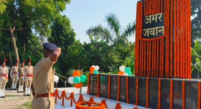 In Saran, tribute was paid to police personnel who laid down their lives in the line of duty, on the occasion of Police Commemoration Day. In Saran, tribute was paid to police personnel who laid down their lives in the line of duty, on the occasion of Police Commemoration Day.