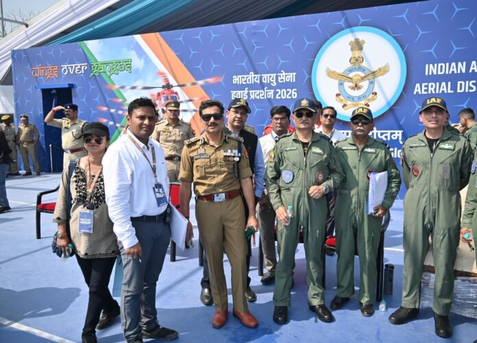 एयर शो के ग्रैंड रिहर्सल का जायजा लेते पुलिस आयुक्त