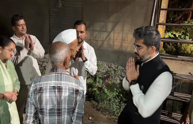 रायपुर विकासखंड की ग्राम पंचायत थेवा,मालदेवता में मुख्य विकास अधिकारी अभिनव शाह की अध्यक्षता में चौपाल। रायपुर विकासखंड की ग्राम पंचायत थेवा,मालदेवता में मुख्य विकास अधिकारी अभिनव शाह की अध्यक्षता में चौपाल।
