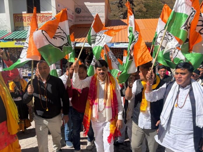 बदरीनाथ में न्याय यात्रा की शुरूआत करते हुए कांग्रेस पदाधिकारी व कार्यकर्ता बदरीनाथ में न्याय यात्रा की शुरूआत करते हुए कांग्रेस पदाधिकारी व कार्यकर्ता