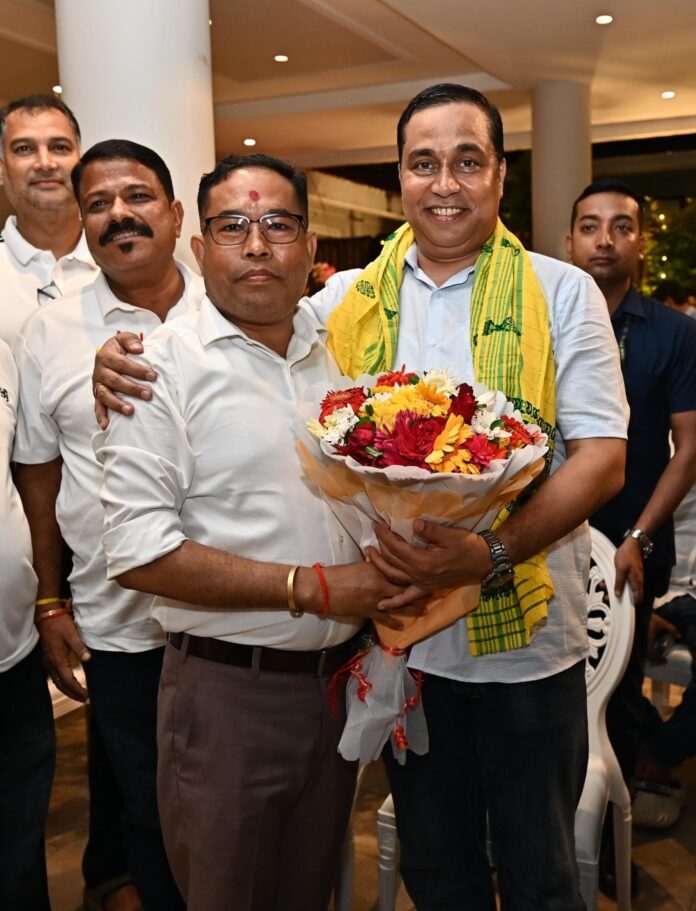 बीटीआर के ईएम कर्मेश्वर राय ने मंत्री जयंत मल्लबरुआ को दी जन्मदिन की शुभकामनाएँ बीटीआर के ईएम कर्मेश्वर राय ने मंत्री जयंत मल्लबरुआ को दी जन्मदिन की शुभकामनाएँ