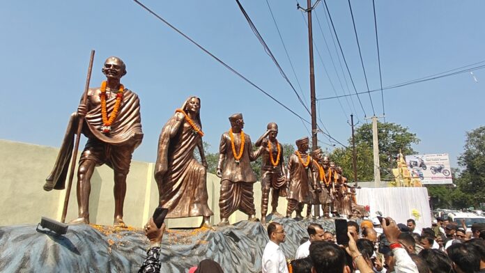 प्रतिमा का अनावरण
