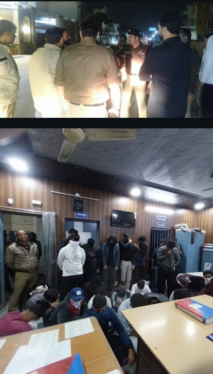 पुलिस का चेकिंग अभियान।