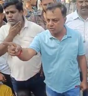 चैंबर ध्वस्त करने से नाराज वकील चैंबर ध्वस्त करने से नाराज वकील