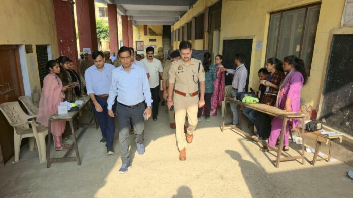 फोटो। निरीक्षण करते हुए अधिकारीगण