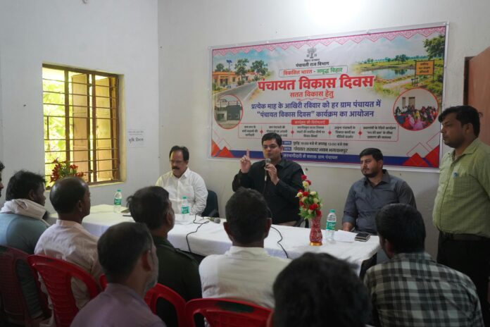 अररिया फोटो:डीएम जानकारी देते अररिया फोटो:डीएम जानकारी देते