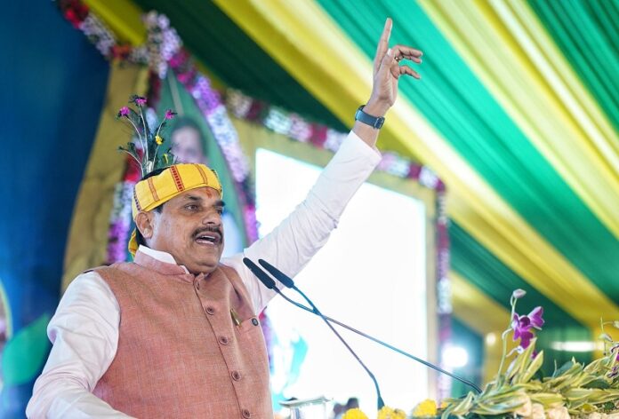 शहडोल में तेंदूपत्ता संग्रहण की बोनस राशि वितरण कार्यक्रम को संबोधित करते हुए मुख्यमंत्री