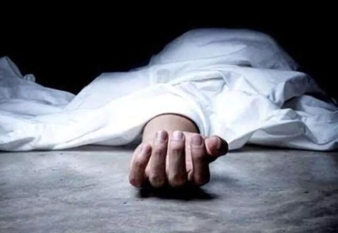 शव : 19 वर्षीय युवक का शव प्रेमिका के घर चारपाई पर पड़ा मिला, हत्या की आशंका