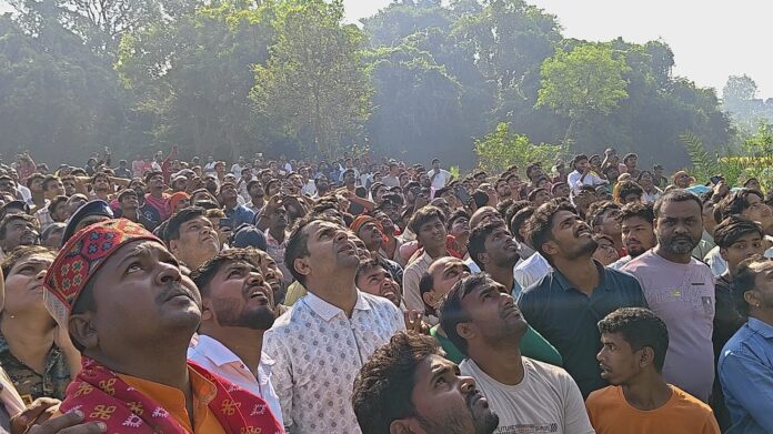 उमड़े लोग उमड़े लोग