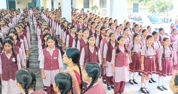 वंदे मातरम गायन के दौरान लिया गया छायाचित्र वंदे मातरम गायन के दौरान लिया गया छायाचित्र
