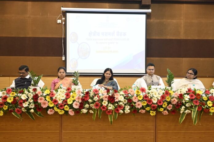 कार्यक्रम में मौजूद अतिथियों सहित अन्य अधिकारी-पदाधिकारी
